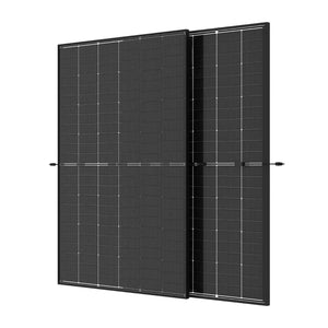 Zwei schwarze Solarmodule für Warmwasser mit Photovoltaik Heizstab